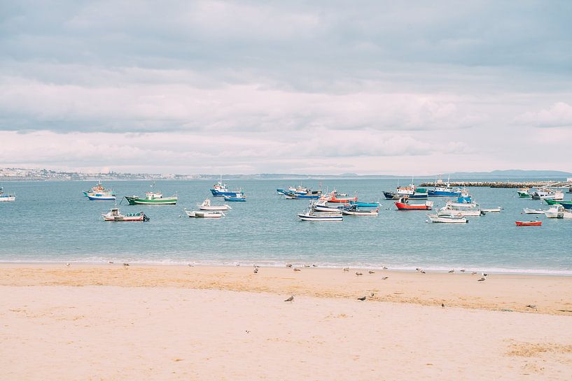 Bateaux de pêche à Cascais, Portugal par Patrycja Polechonska