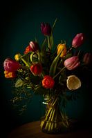 Bouquet de tulipes colorées // fleurs, nature, nature morte // beaux-arts