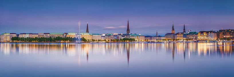 Panorama de Hambourg avec l'Alster dans la lumière du soir. par Voss photographie