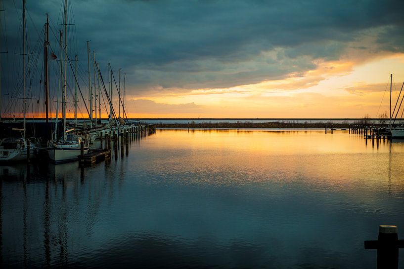 zonsondergang in de haven van Lelystad by Gerjanne Dijkstra