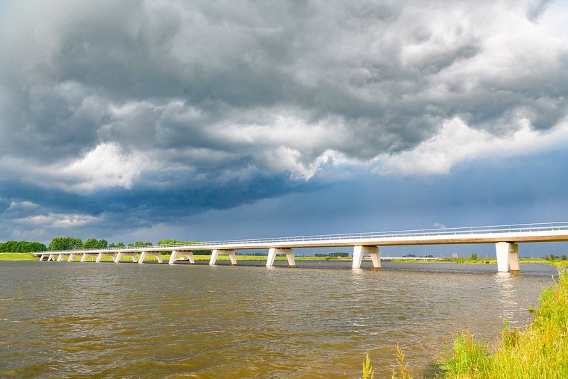 Sturmwolken über dem Reevediep bei Kampen im IJsseldelta von Sjoerd van der Wal Fotografie