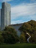 Blauer Himmel hinter New Babylon