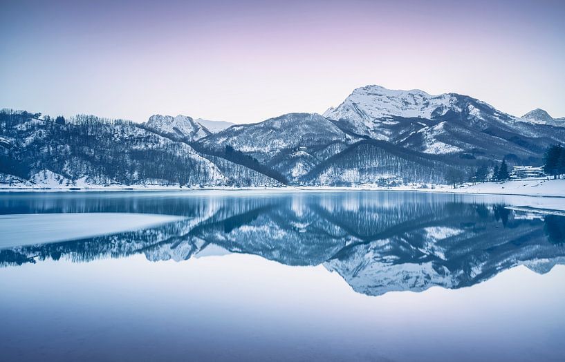 Vereister Gramolazzo-See in den Apuanischen Bergen. Italien von Stefano Orazzini