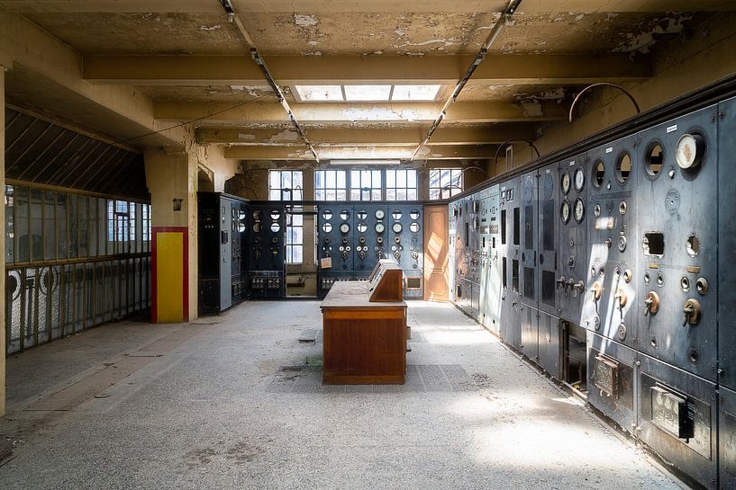 Abandoned Control Room. by Roman Robroek - Photos of Abandoned Buildings