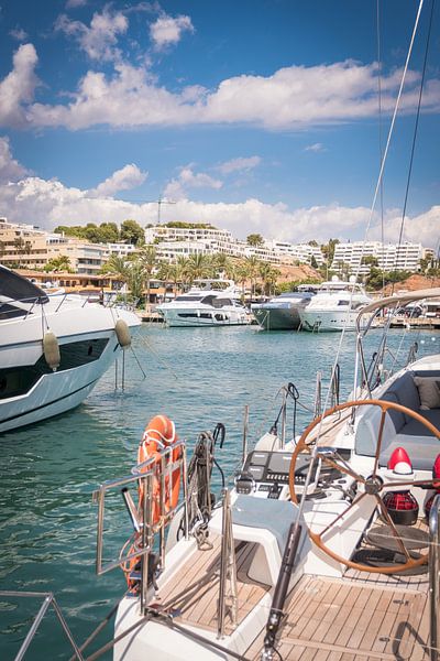 Hafen von Puerto Portals, Mallorca. von Paul Kaandorp