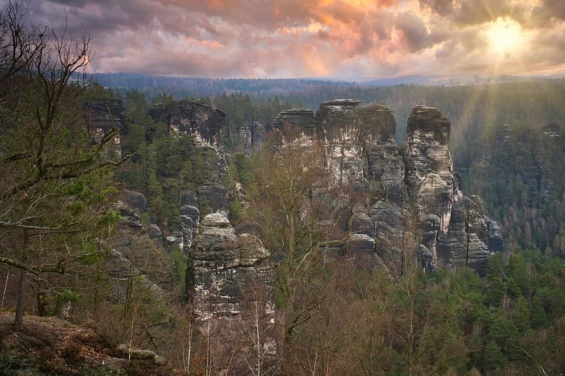 Rocher de l'Elbsandsteingebirge au coucher du soleil sur le Bastei par Martin Köbsch