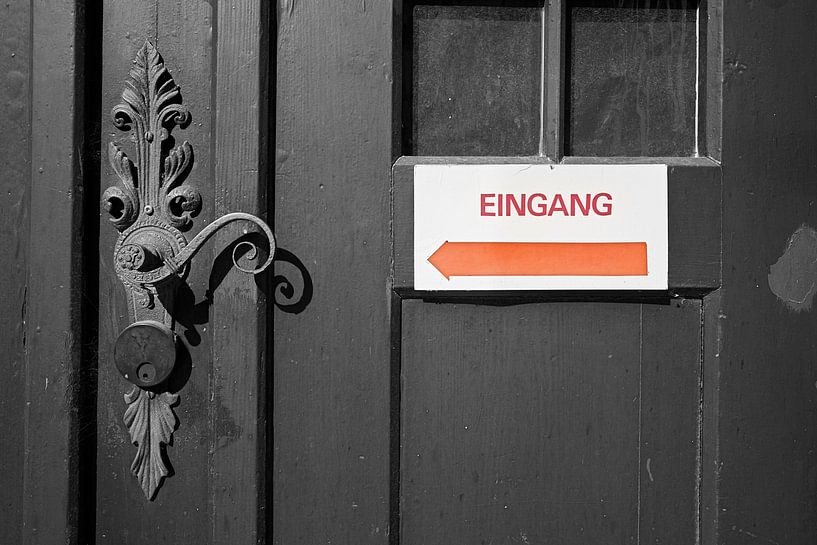Schild mit der Aufschrift Eingang von Heiko Kueverling