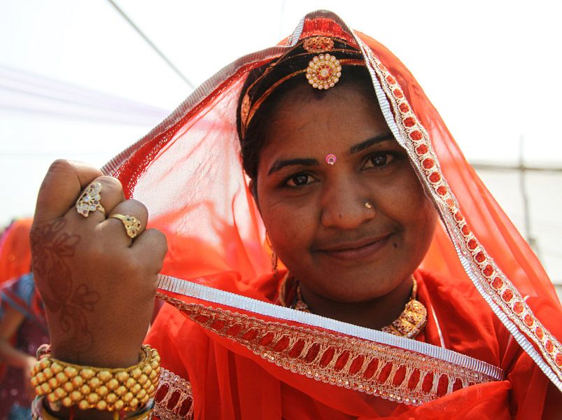 Portrait einer Frau im Schleier von Cora Unk