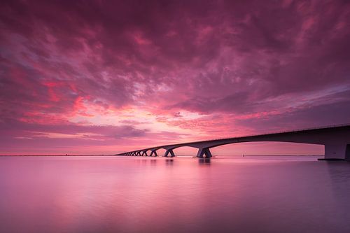 Zeelandbrug bij zonsopkomst (Zeeland)