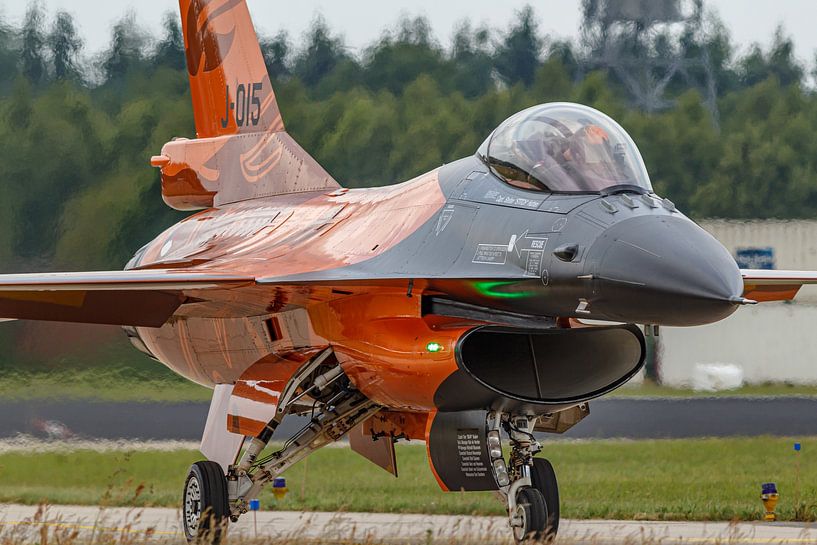 KLu F-16 Solo Display Team 2013 avec le Lion Orange. par Jaap van den Berg