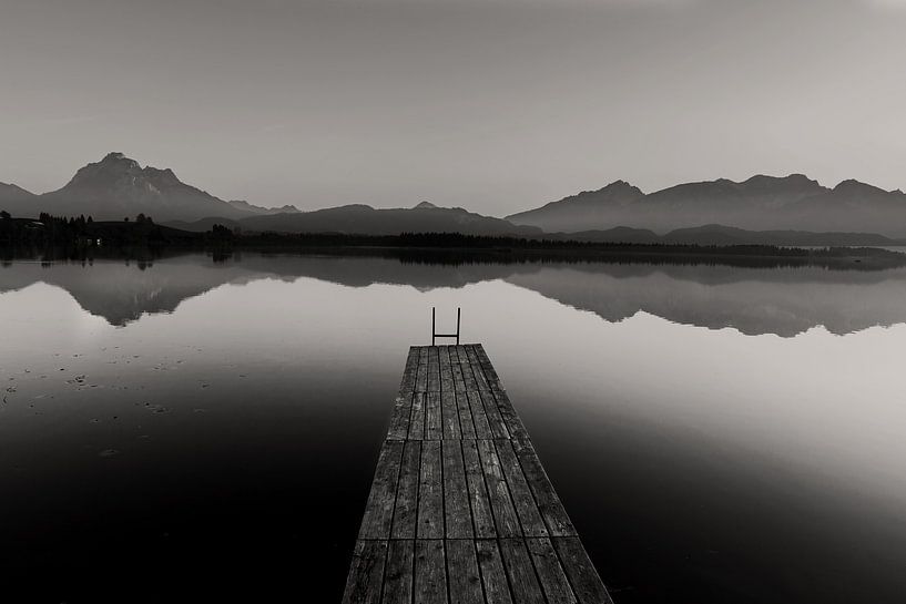 Steg mit Bergpanorama von Frank Herrmann