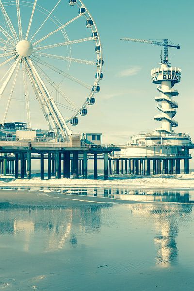 Scheveningen pier by André Scherpenberg