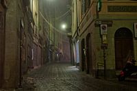 Mistige avond in Bergamo, Italie