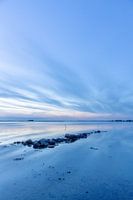 Reisefotografie - ruhige See mit Felsen im Meer