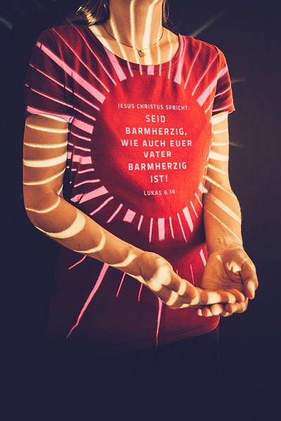 Jahreslosung 2021: Jesus Christus spricht: Seid barmherzig wie auch euer Vater barmherzig ist! Lukas von Jonathan Schöps | UNDARSTELLBAR.DE — Visuelle Gedanken zu Gott