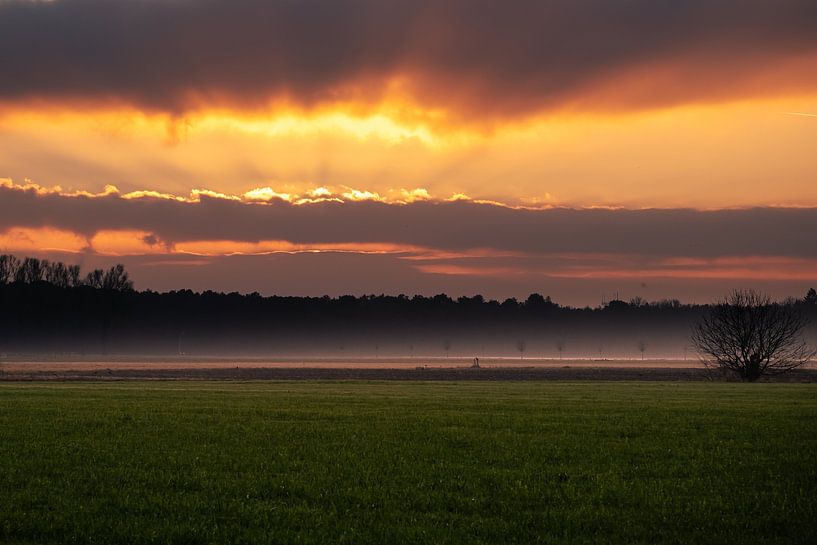 Coucher de soleil dans le paysage du Nord-Brabant. par Made by Voorn