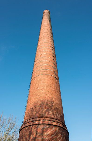 high chimney at blue sky par ChrisWillemsen
