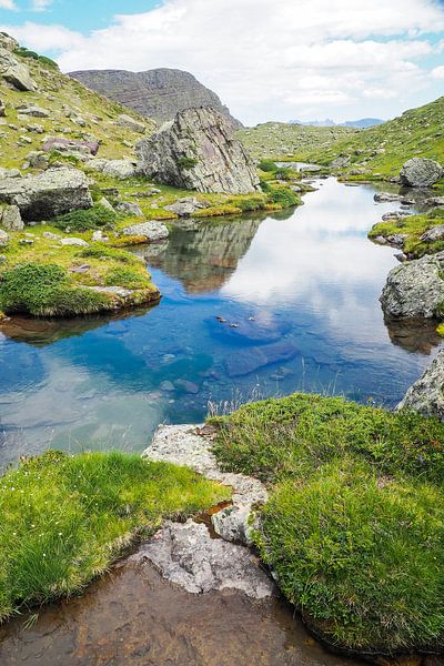 Pyrenäen, wilde Pyrenäen, Berge, Wandern, Natur, Wildnis, Outdoor, Gebirge, Frankreich, Spanien, Berglandschaft, Landschaftsfotografie, Naturfotografie, Wandbild Berge, Leinwanddruck Natur, Fine Art Print, Naturbild, Abenteuer, Naturparadies, Reiselust, Bergwandern, Gipfel, Bergpanorama, Naturkunst, Bergliebe, Freiheit, Fernweh, Gebirgslandschaft, Wanderlust, Fotokunst, Outdoorfotografie, Alpenregion von Miriam Schwarzfischer Fotografie