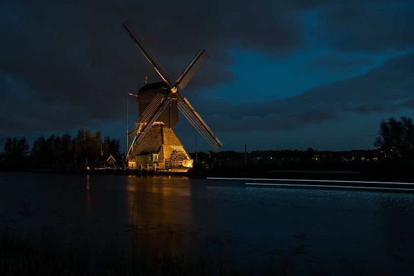 de windmolens in Kinderdijk zijn verlicht by Marcel Derweduwen