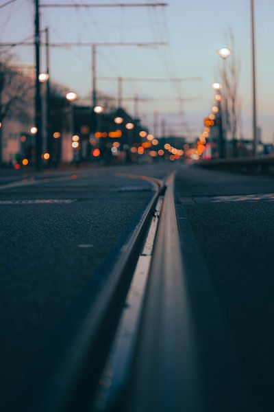 Straßenbahnschienen vom Boden aus von Robin van Steen