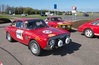 Alfa's GTA wachtend achter 911