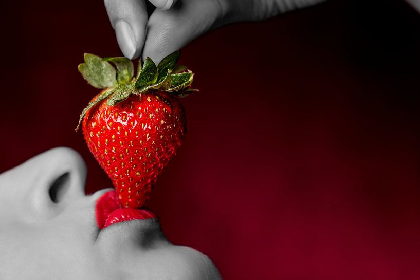 Strawberry kiss by Edward Draijer