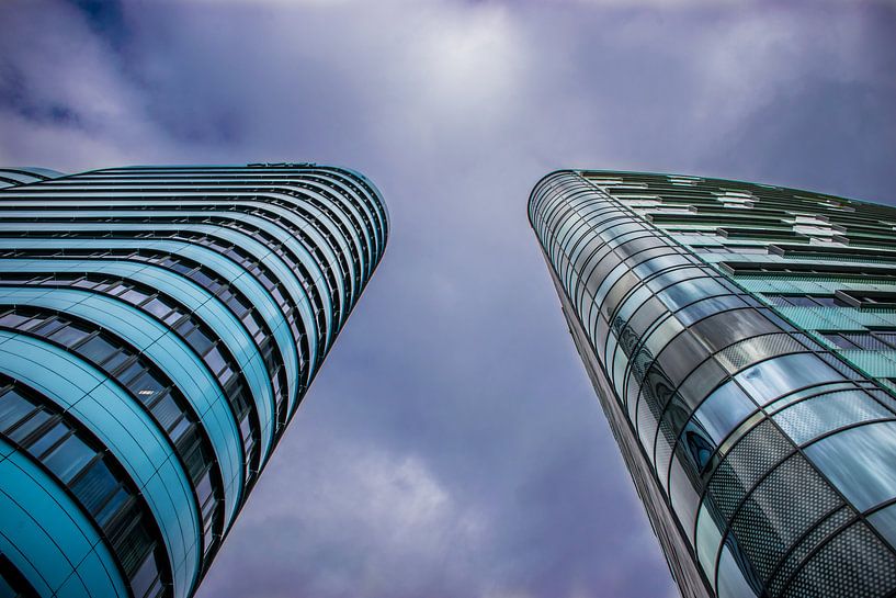 WTC Arnhem, immeuble de bureaux moderne au centre d'Arnhem par Patrick Verhoef