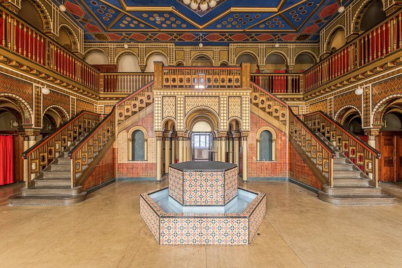 A well-known swimming pool with beautiful architecture by Gentleman of Decay