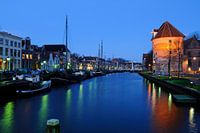 Thorbeckegracht in Zwolle in de avond met de Wijndragerstoren