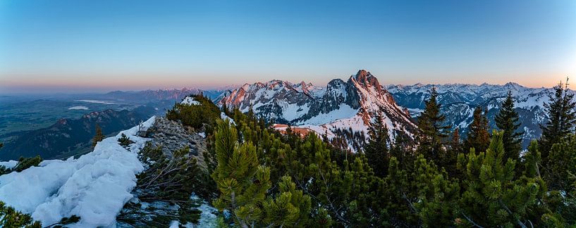 Panoramablick zum Sonnenuntergang an der Ostlerhütte von Leo Schindzielorz