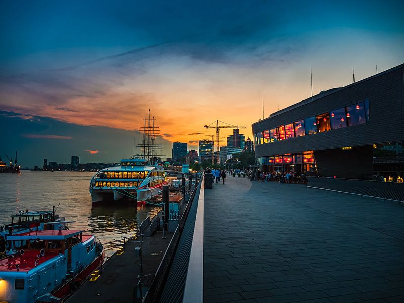Port de Hambourg avec coucher de soleil par Mustafa Kurnaz
