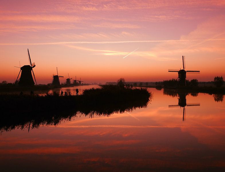 Kinderdijk net voor zonsopkomst van Gert van der Hee