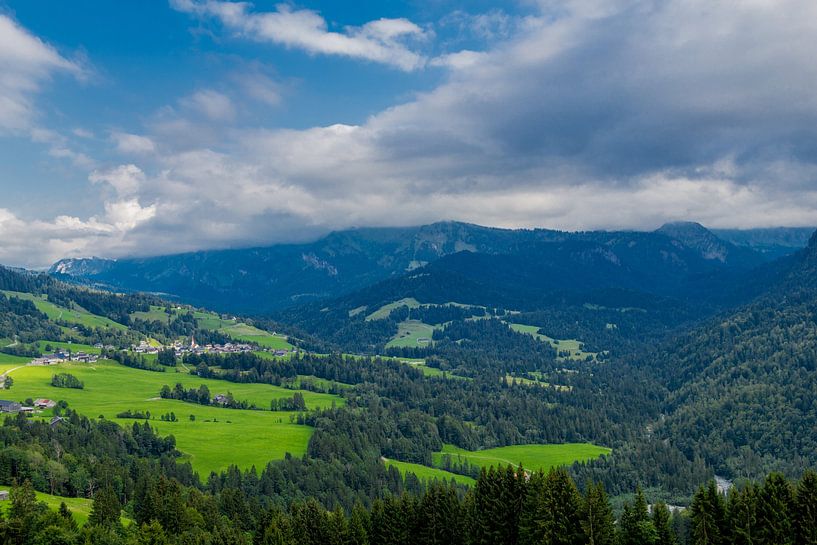 Beautiful exploration tour through the alpine country of Austria. by Oliver Hlavaty