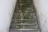 Trap verlaten gebouw.