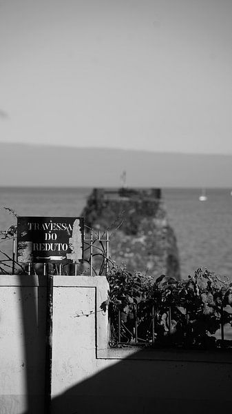 Travessa do Reduto – Die Gasse zum endlosen Blau | SW von BERA FARIS DAGKIRAN