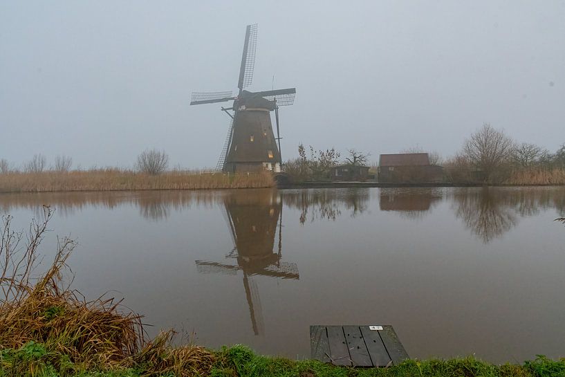 Le moulin de Kinderdijk dans le brouillard par Merijn Loch