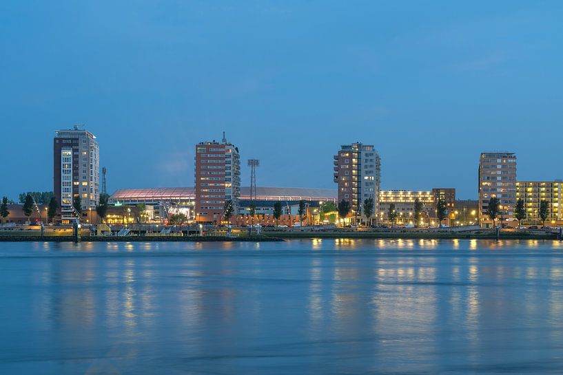 Das prächtige Feijenoord-Stadion in Rotterdam während der blauen Stunde von MS Fotografie | Marc van der Stelt