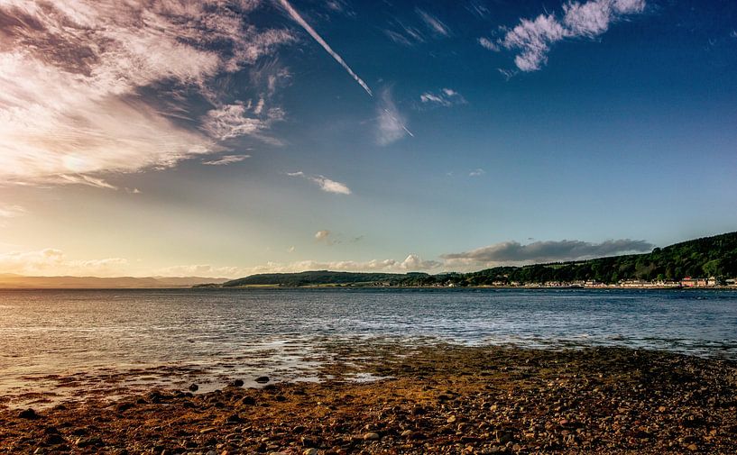 Die Küste von Inverness in Schottland. Abends bei Sonnenuntergang in herrlicher Idylle und Einsamkeit. von Jakob Baranowski - Photography - Video - Photoshop