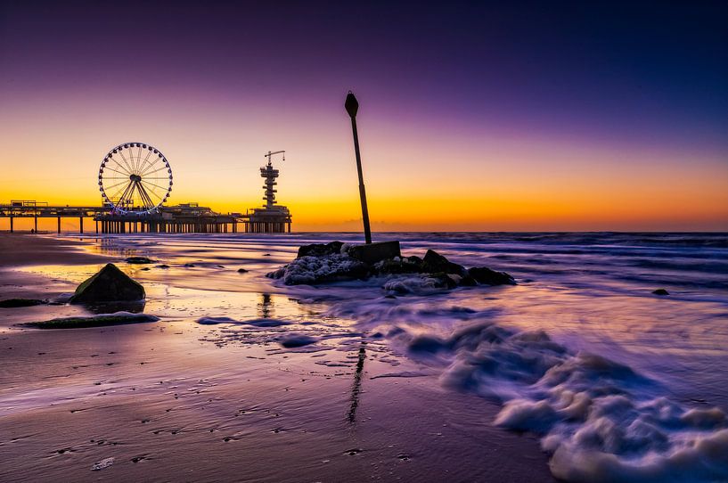 coucher de soleil le long de la côte de Scheveningen par gaps photography