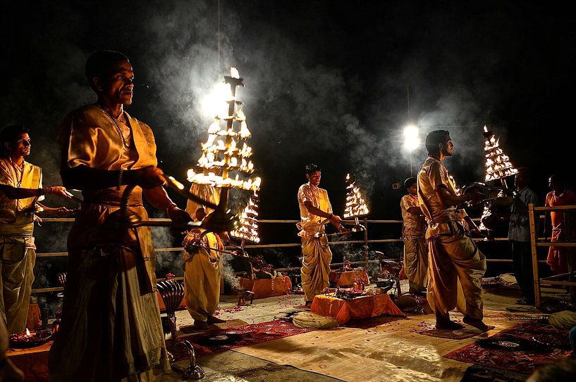 Arti-Zeremonie  von Tinus Tibbe