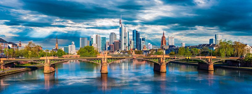 Frankfurt am Main Skyline by Mustafa Kurnaz