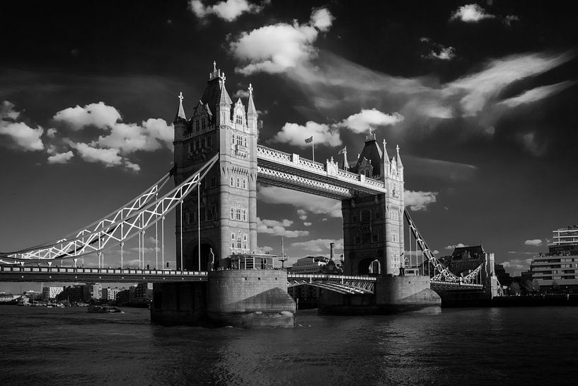 Tower bridge near sunset by Luis Boullosa