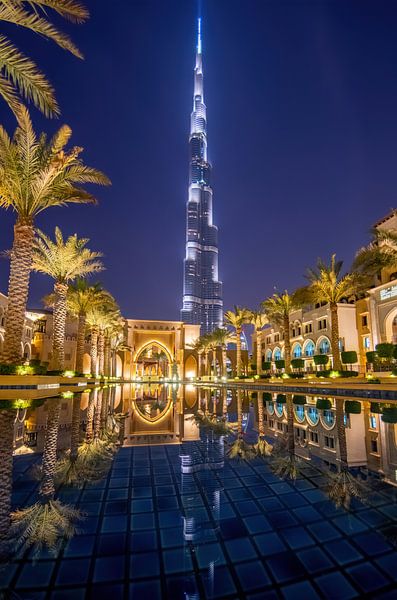 Burj Khalifa by night by Bob de Bruin
