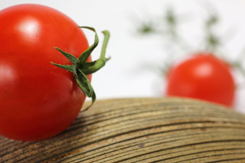 Tomato by Rolf Pötsch