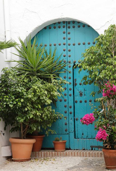 Blauwe antieke Moorse deur by Cora Unk