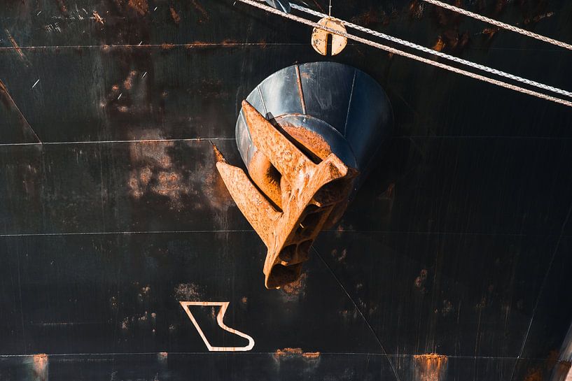 A seagoing ship at rest by scheepskijkerhavenfotografie