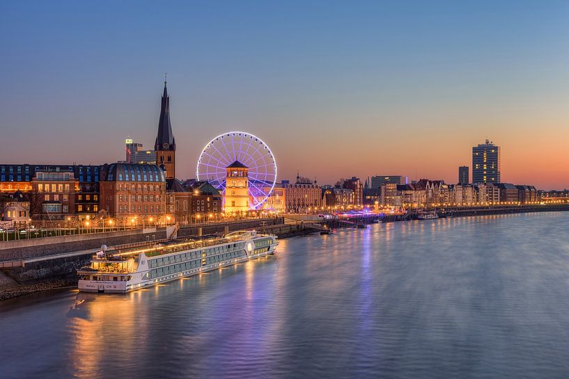 Düsseldorf Blick zur Altstadt von Michael Valjak