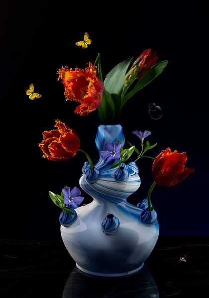 Royal Flora &quot;Tulip&quot; modern flower still life by Fine Art Flower - Artist Sander van Laar