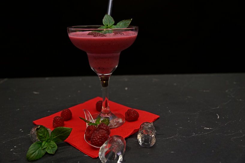 pineapple raspberry yogurt cocktail with rum. by Babetts Bildergalerie