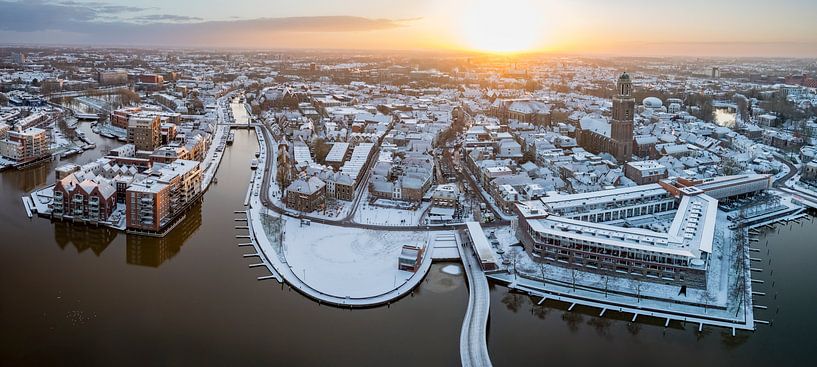 Panorama de Zwolle par une froide matinée d'hiver vue d'en haut par Sjoerd van der Wal Photographie